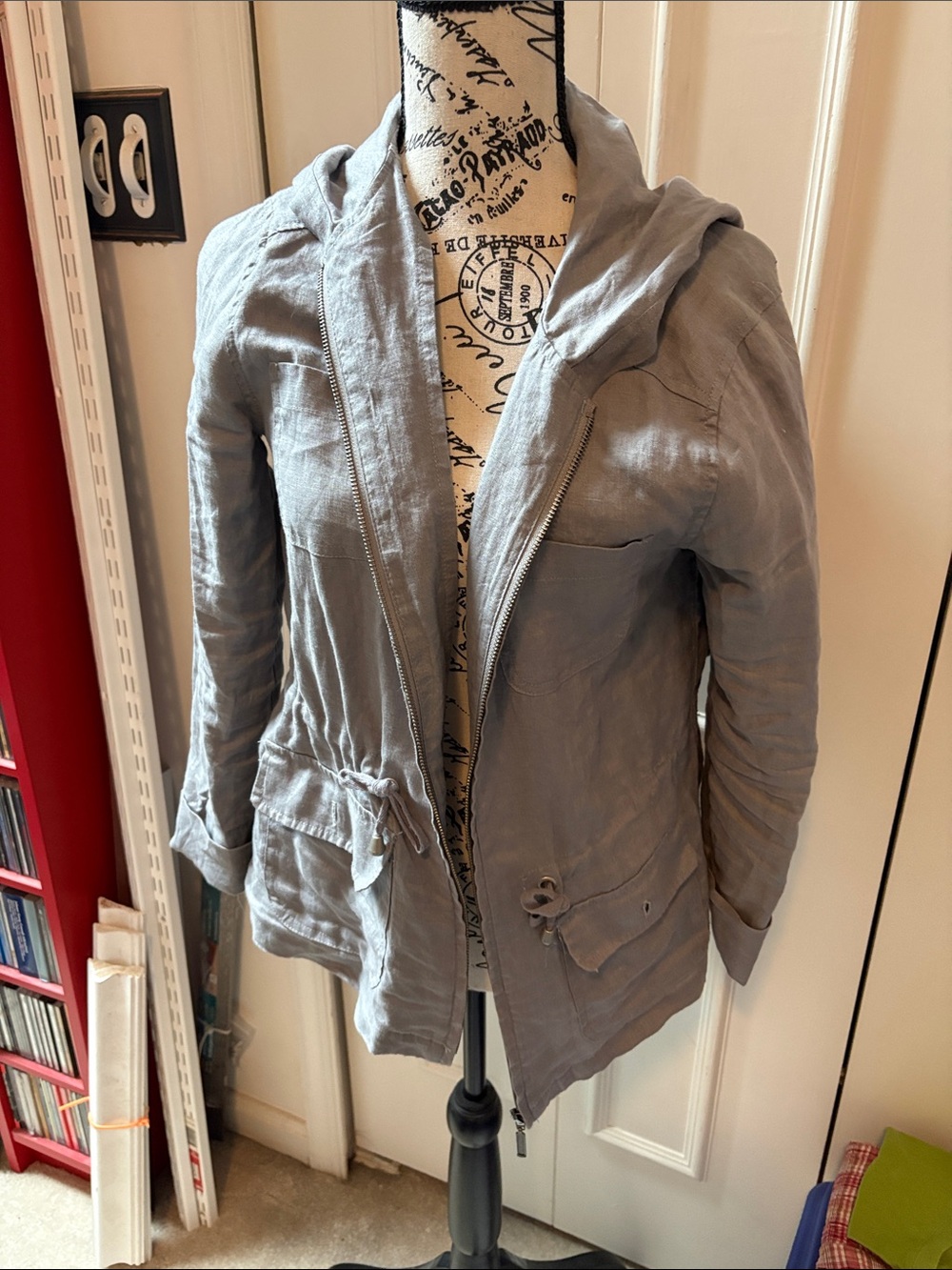 ITEM NO. 90: Women’s Lightweight Hooded Utility Jacket, Gray. Size: Small. Linen